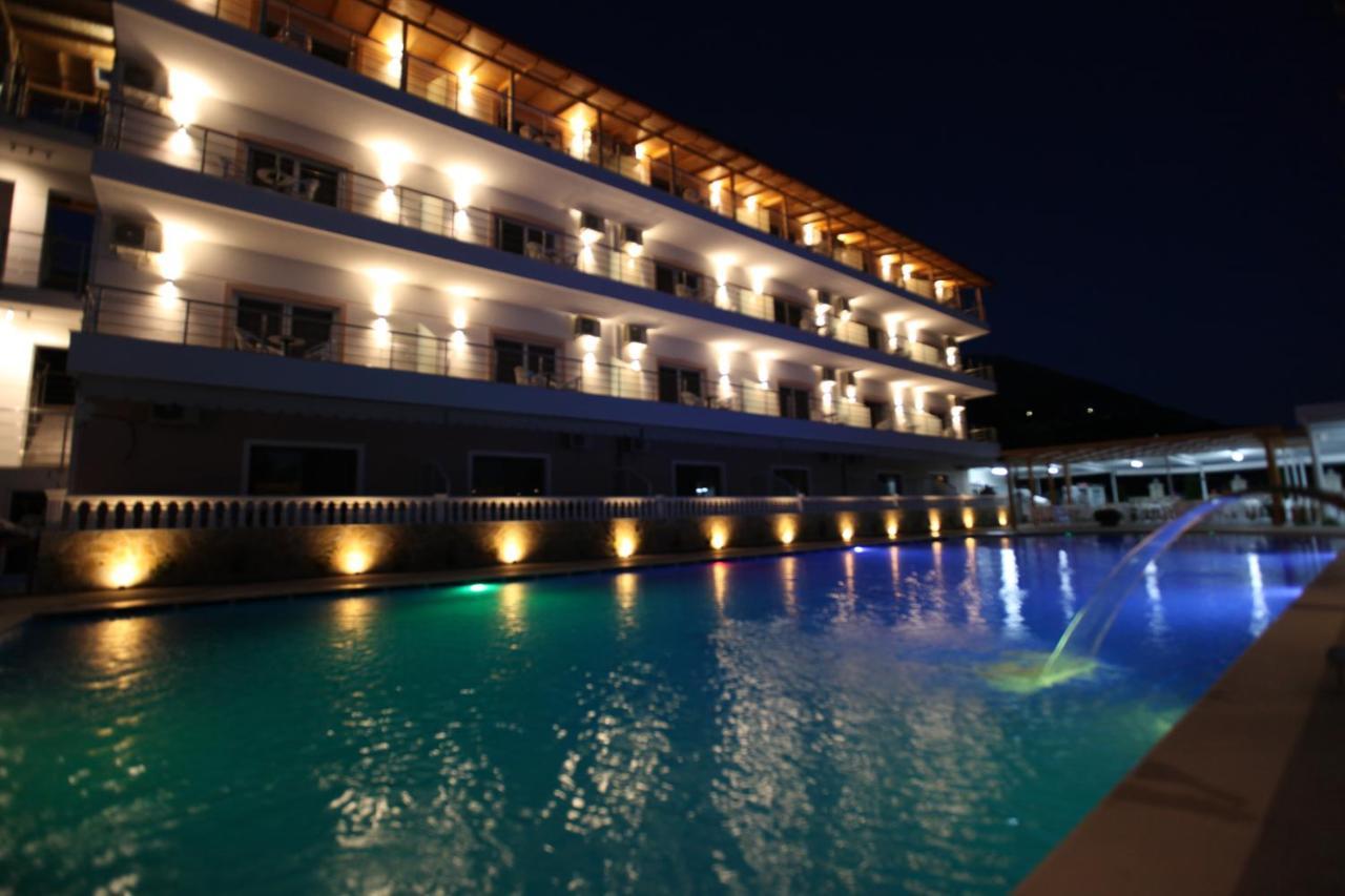 Hotel Riviera Borsh Bagian luar foto