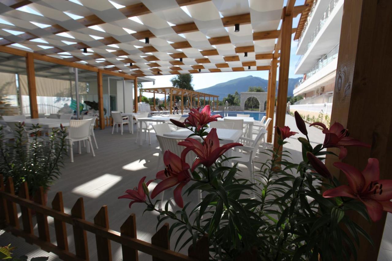 Hotel Riviera Borsh Bagian luar foto