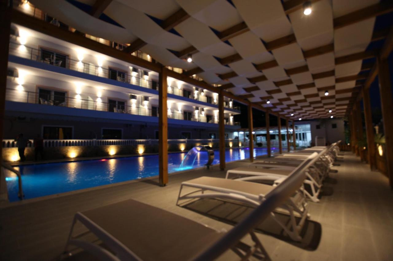 Hotel Riviera Borsh Bagian luar foto