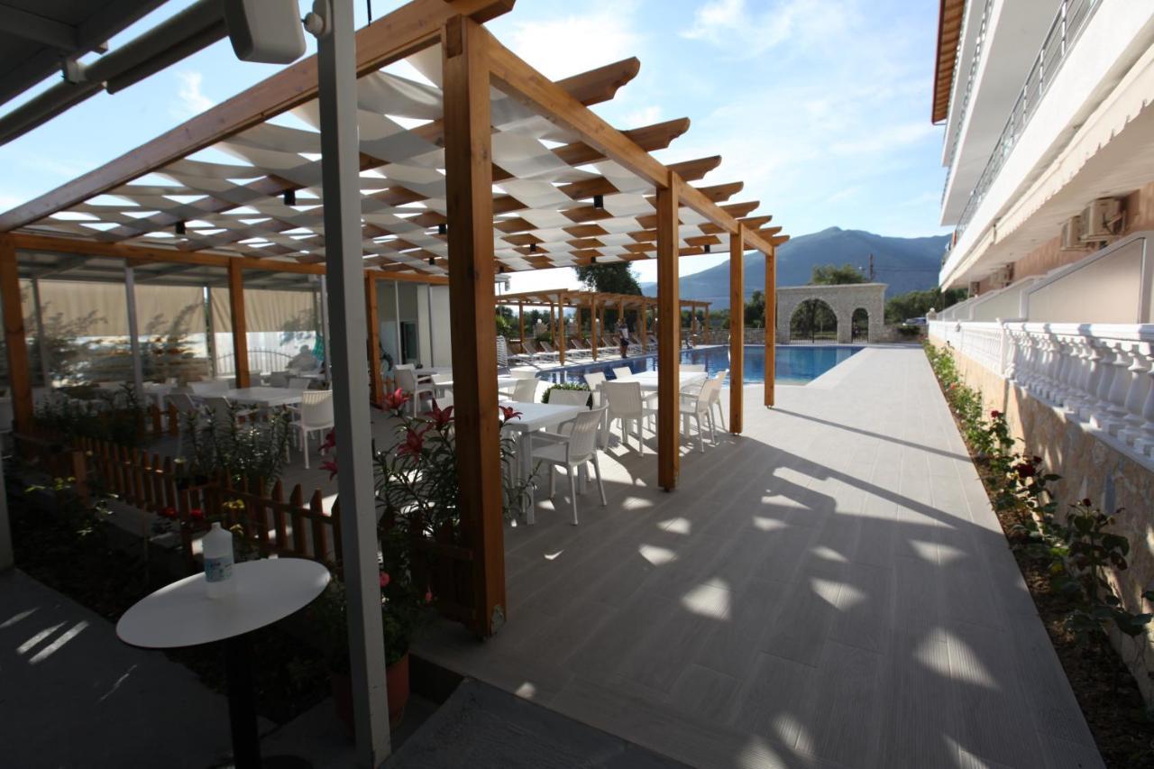 Hotel Riviera Borsh Bagian luar foto