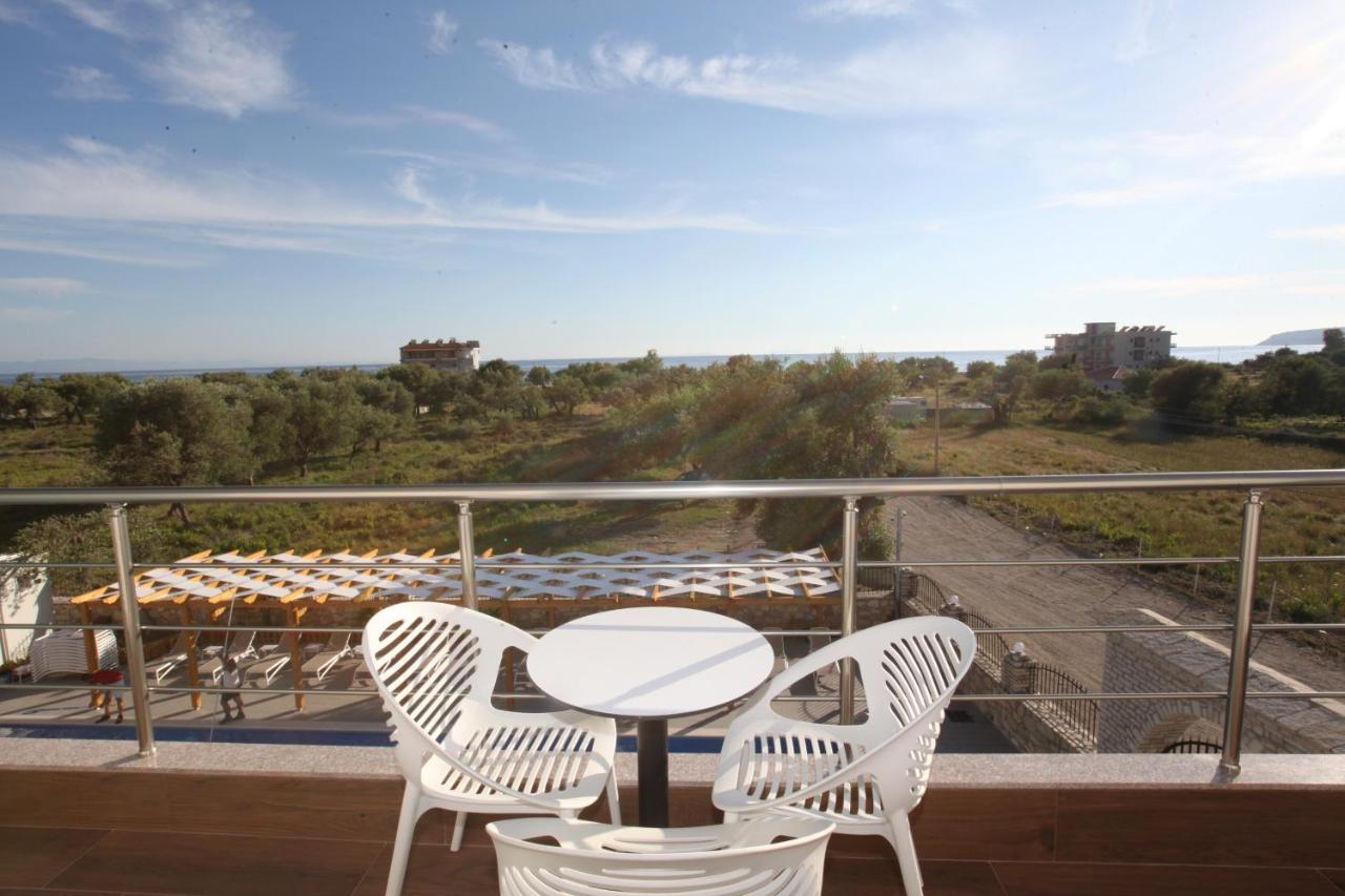 Hotel Riviera Borsh Bagian luar foto