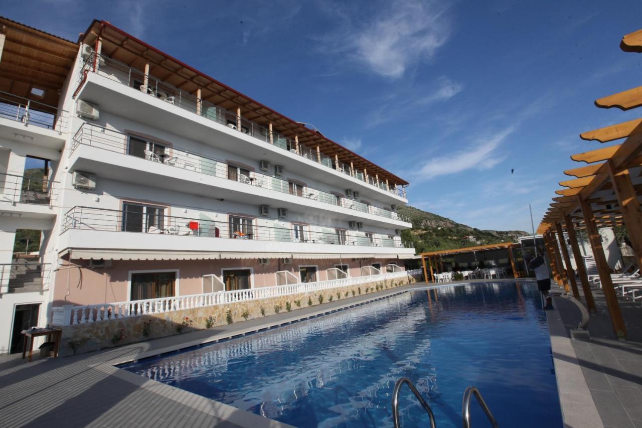 Hotel Riviera Borsh Bagian luar foto