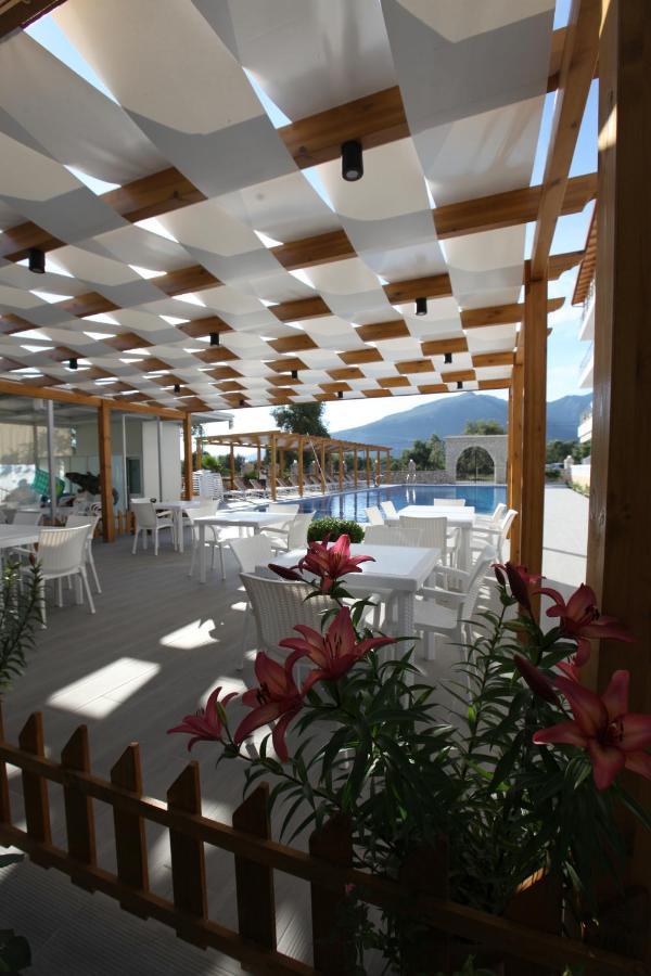 Hotel Riviera Borsh Bagian luar foto
