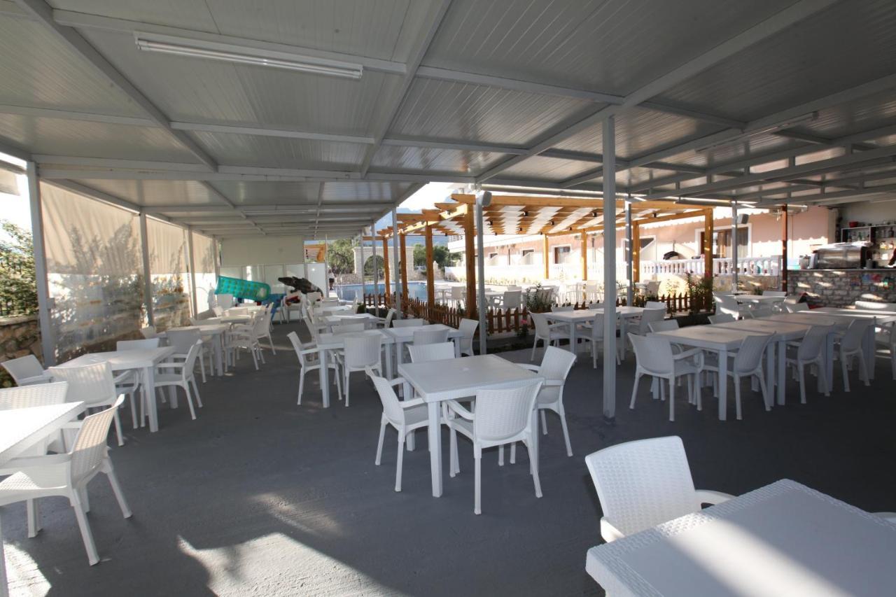 Hotel Riviera Borsh Bagian luar foto