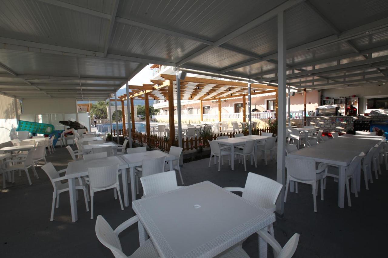 Hotel Riviera Borsh Bagian luar foto