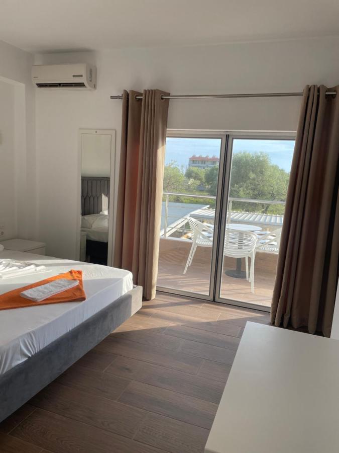Hotel Riviera Borsh Bagian luar foto