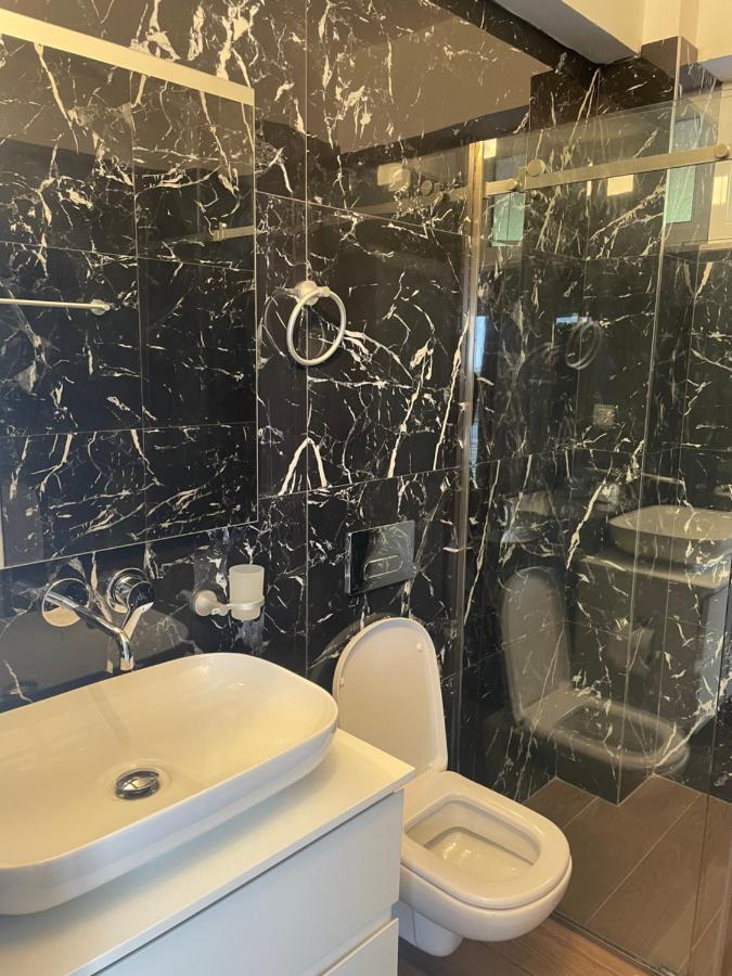 Hotel Riviera Borsh Bagian luar foto