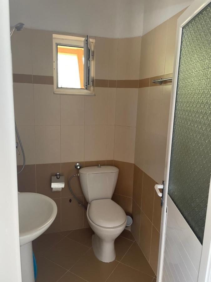 Hotel Riviera Borsh Bagian luar foto